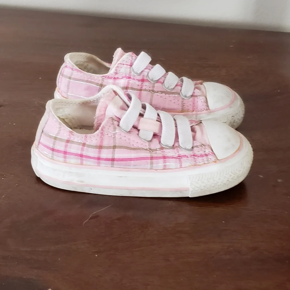 Converse Infant Girl's Sneaker Size 4